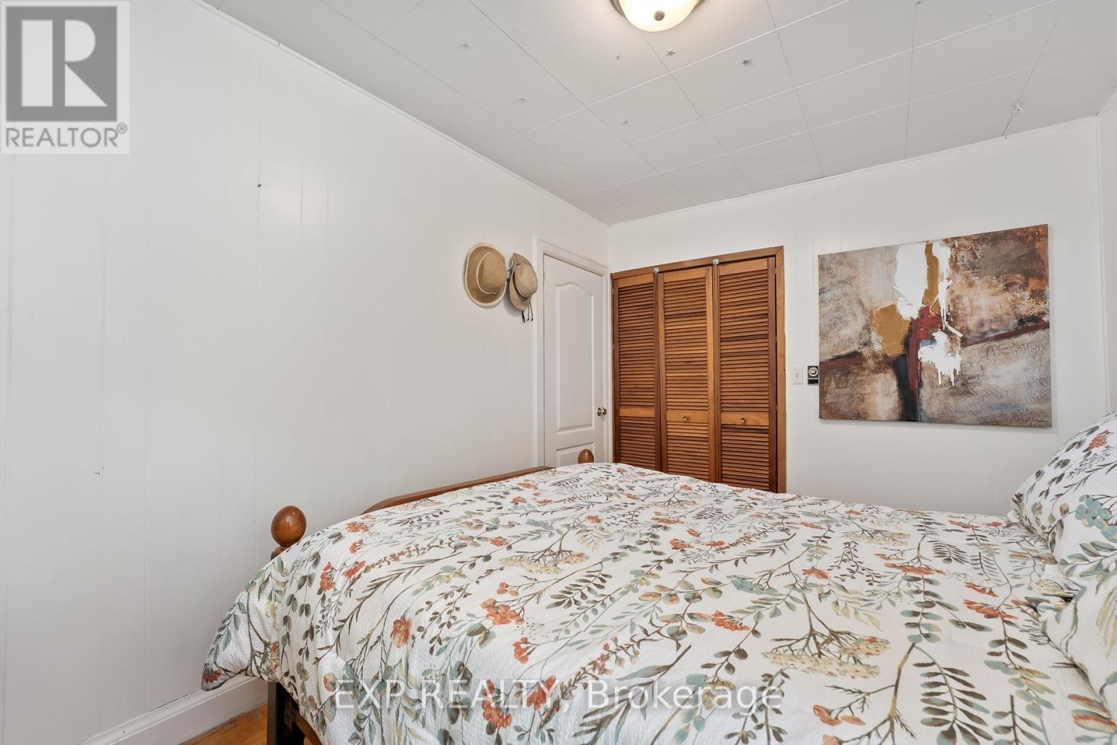 Photo 31 of 21 Lake Drive E, Georgina ON