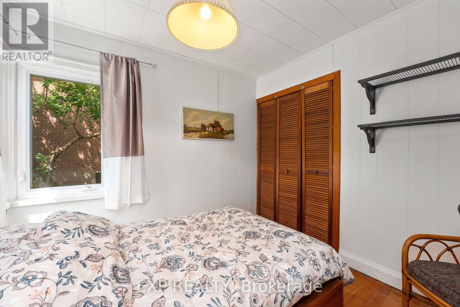 Photo 7 of 21 Lake Drive E, Georgina ON