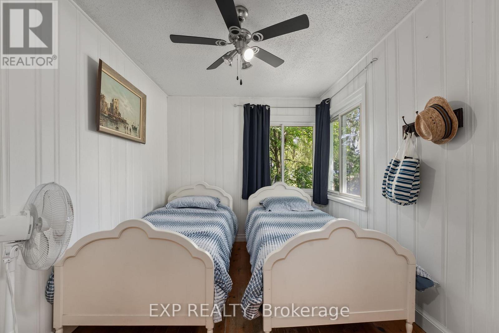 Photo 13 of 21 Lake Drive E, Georgina ON