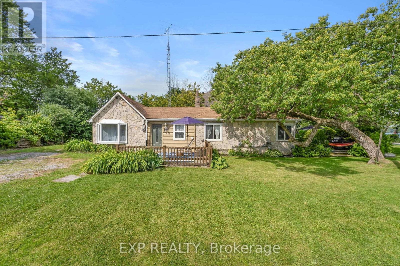 Photo 30 of 21 Lake Drive E, Georgina ON