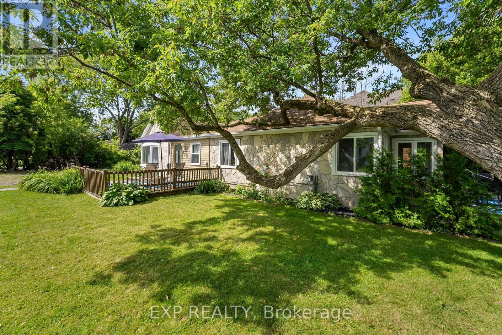 Photo 32 of 21 Lake Drive E, Georgina ON