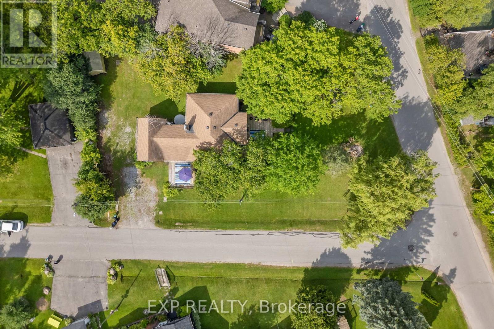 Photo 35 of 21 Lake Drive E, Georgina ON