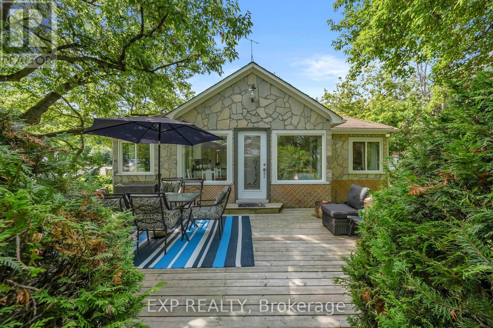 Photo 33 of 21 Lake Drive E, Georgina ON