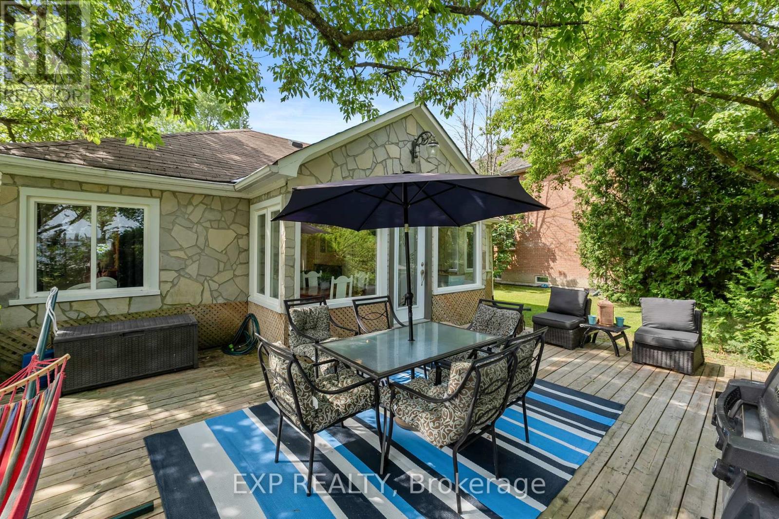 Photo 6 of 21 Lake Drive E, Georgina ON