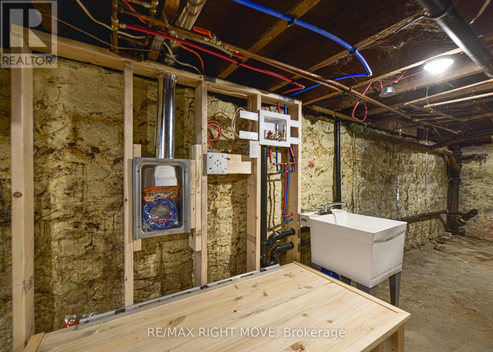 Photo 7 of 50 Albert Street N, Orillia ON