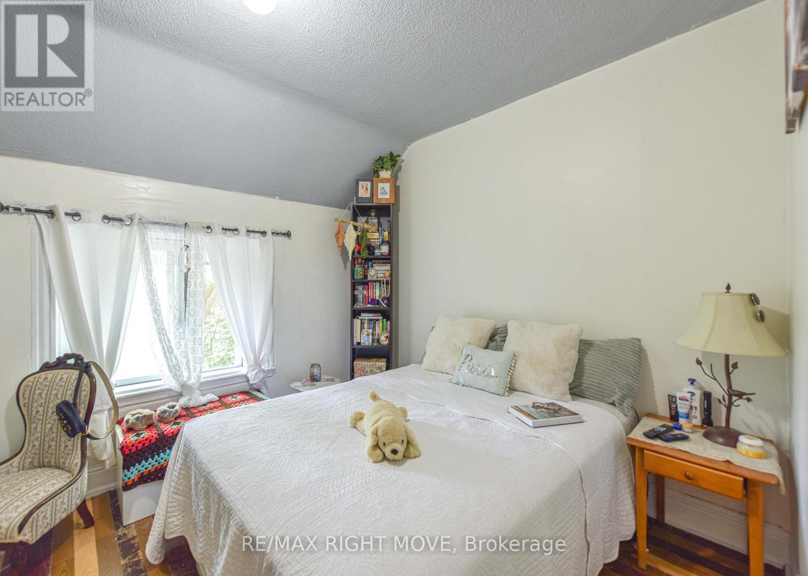 Photo 13 of 50 Albert Street N, Orillia ON