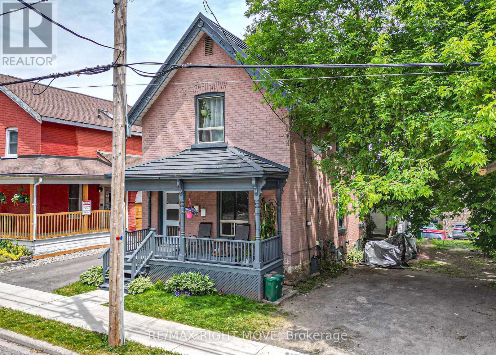 Photo 24 of 50 Albert Street N, Orillia ON