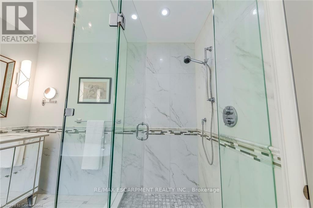 Photo 31 of 4306 Lakeshore Road, Burlington ON