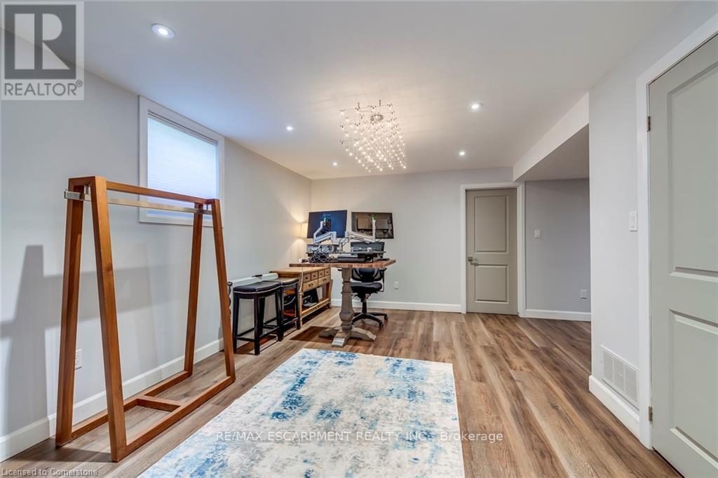 Photo 7 of 4306 Lakeshore Road, Burlington ON