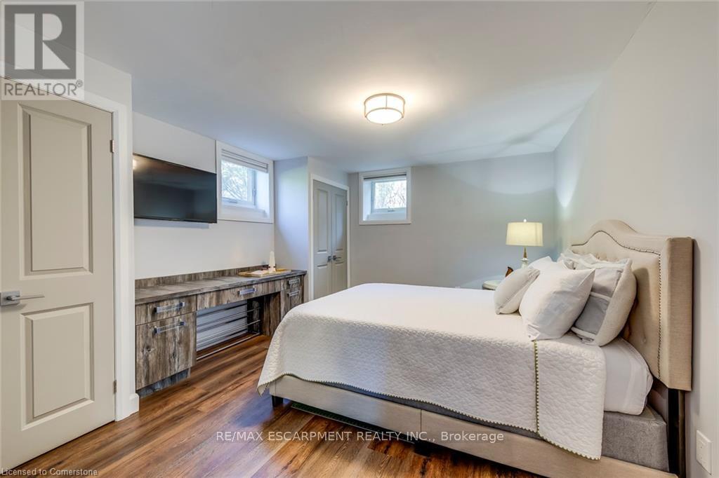 Photo 17 of 4306 Lakeshore Road, Burlington ON