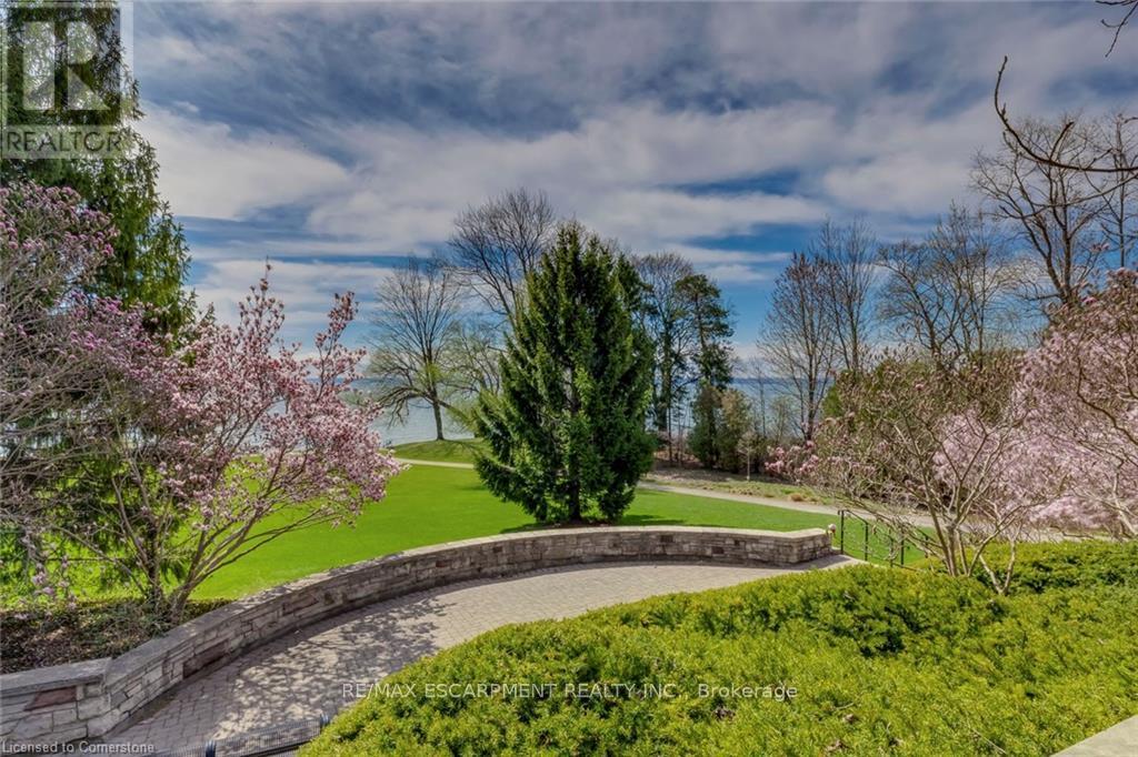 Photo 10 of 4306 Lakeshore Road, Burlington ON