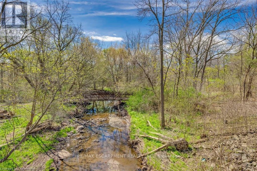 Photo 4 of 4306 Lakeshore Road, Burlington ON