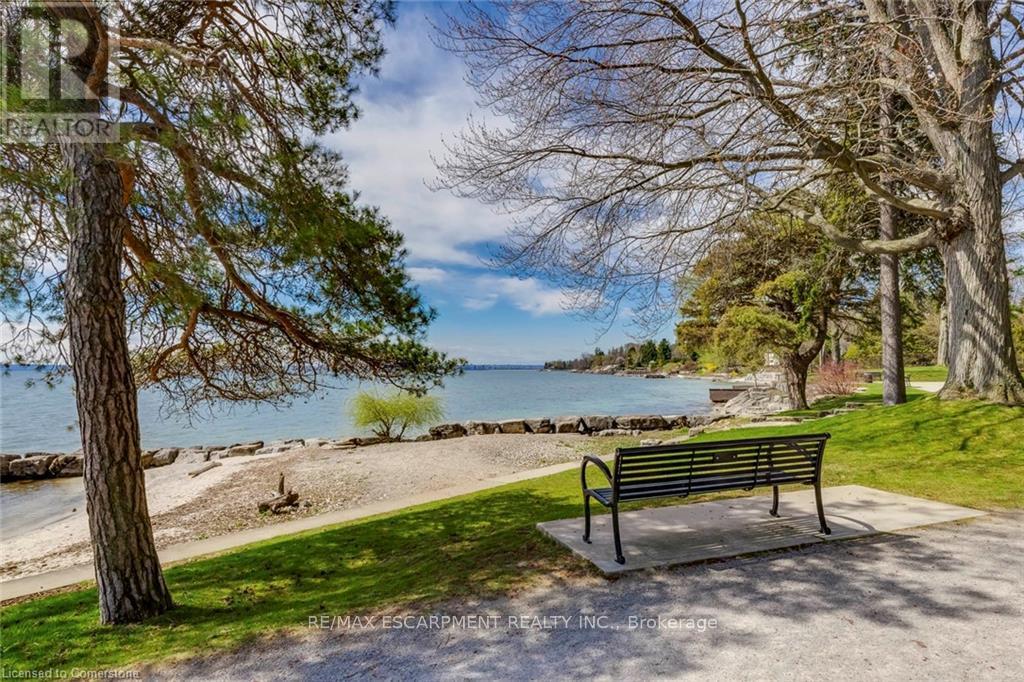 Photo 33 of 4306 Lakeshore Road, Burlington ON