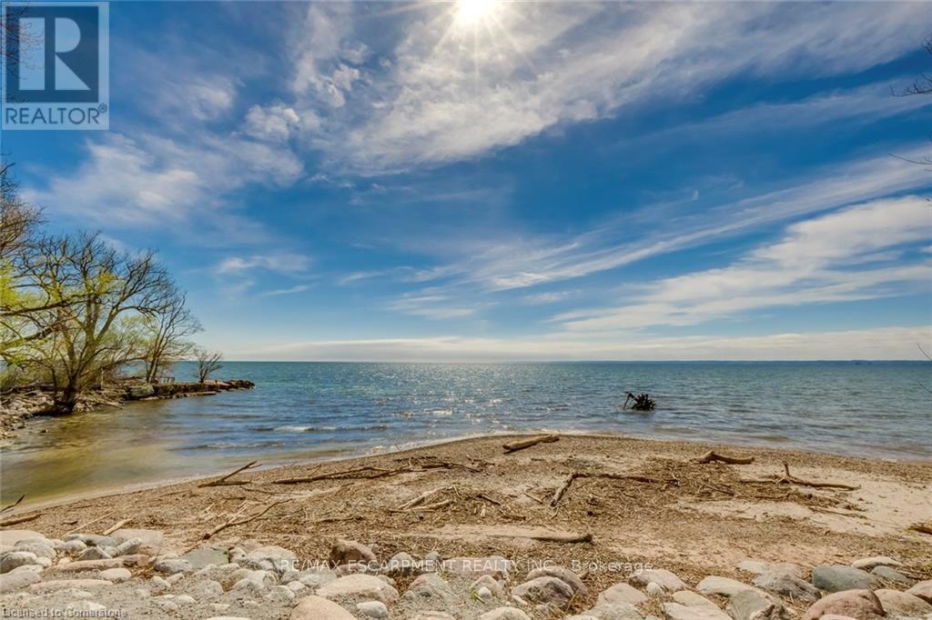 Photo 19 of 4306 Lakeshore Road, Burlington ON