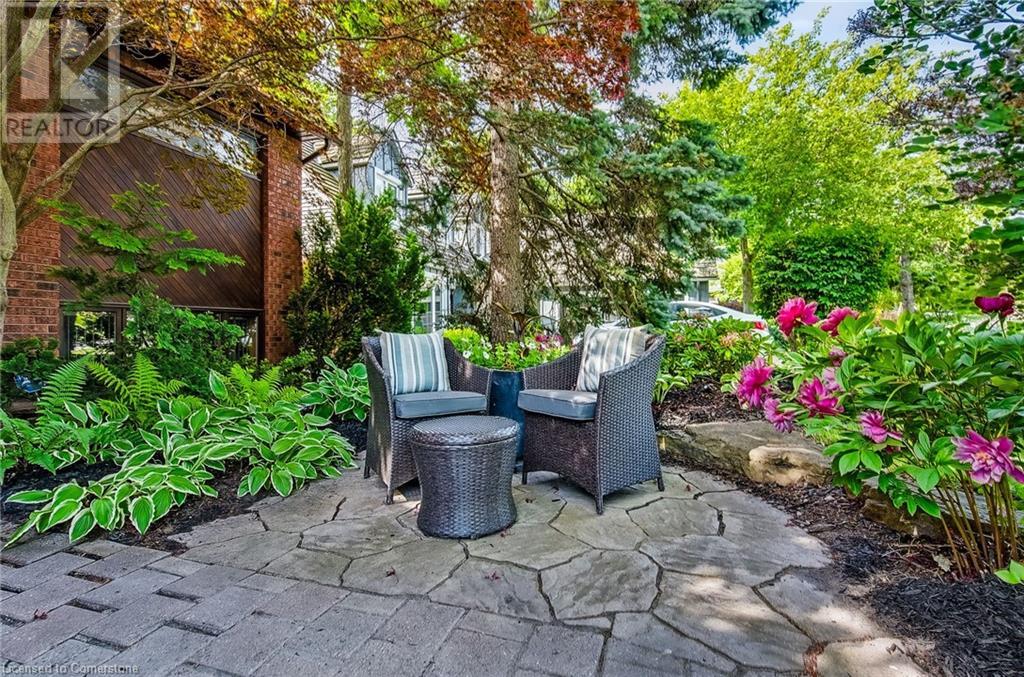 Photo 8 of 1351 Hazelton Boulevard, Burlington ON