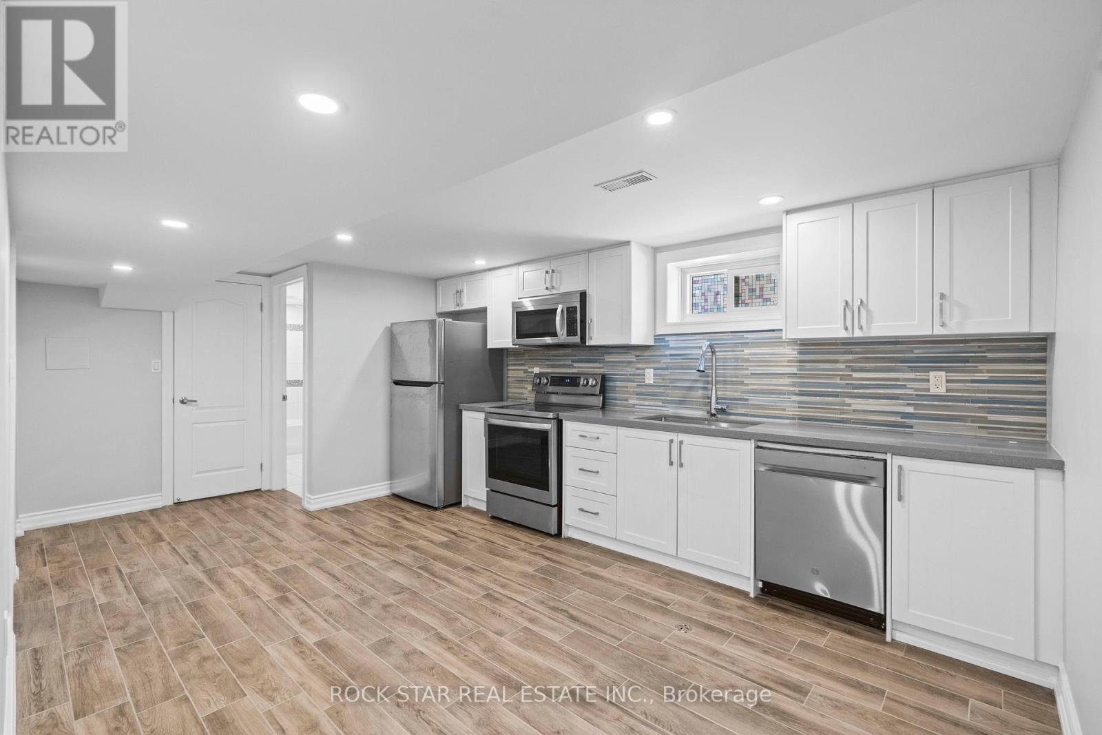 Photo 8 of 768 Tenth Avenue, Hamilton ON