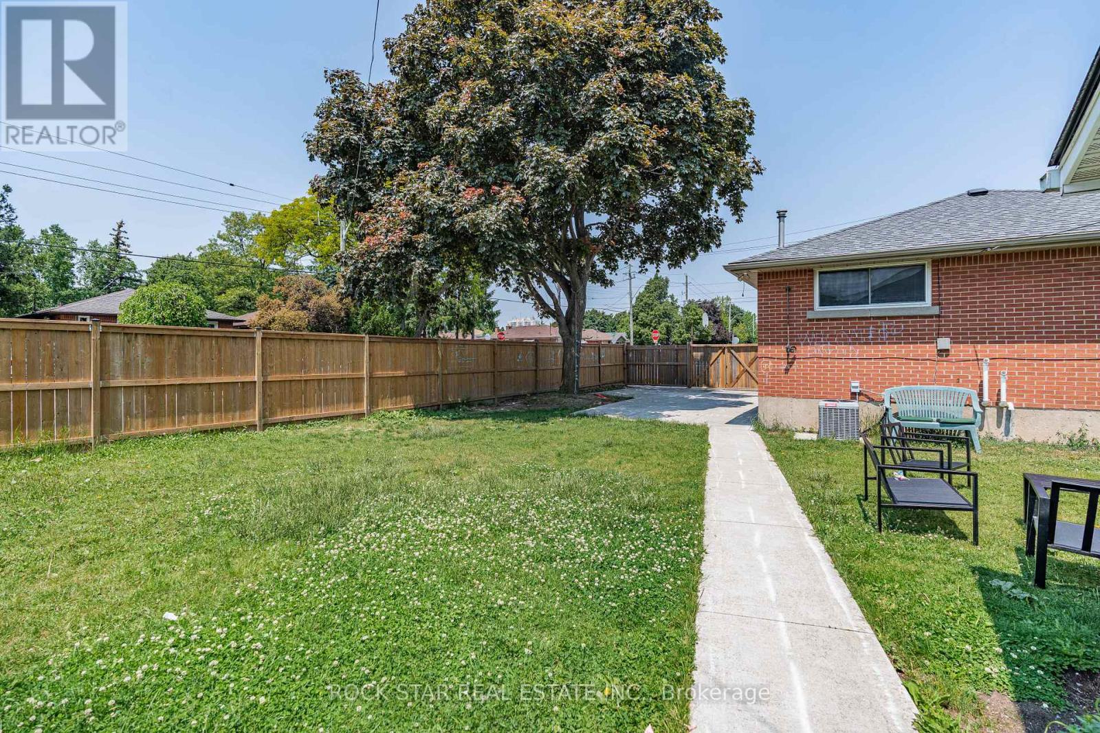 Photo 4 of 768 Tenth Avenue, Hamilton ON
