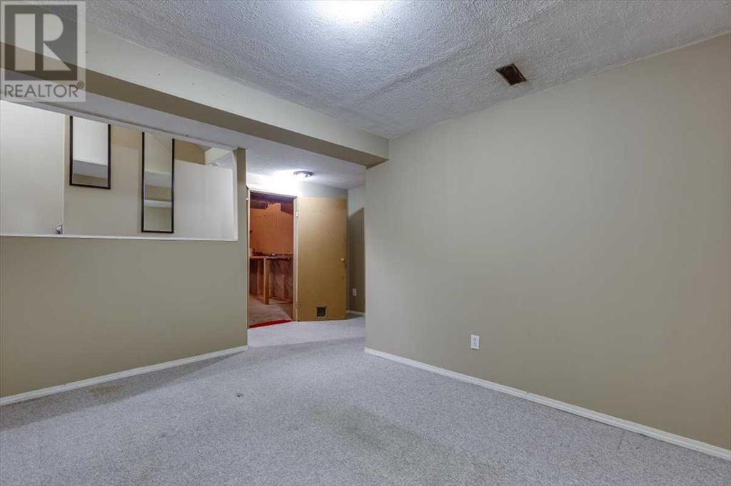 Single Family House for Sale in  Good Crescent Glendale Red Deer 