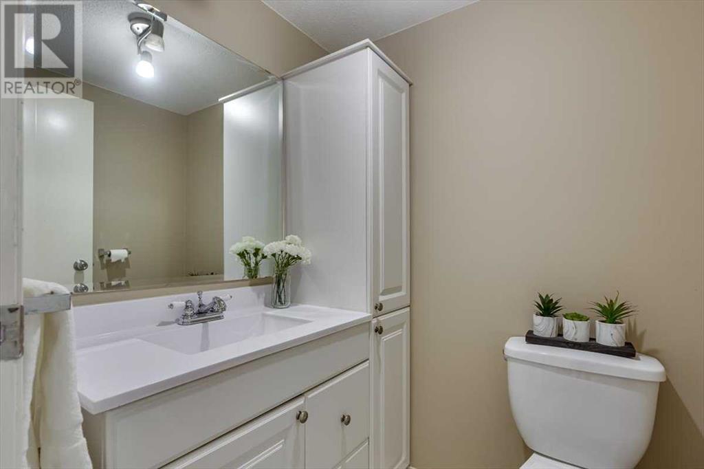 Single Family House for Sale in  Good Crescent Glendale Red Deer 