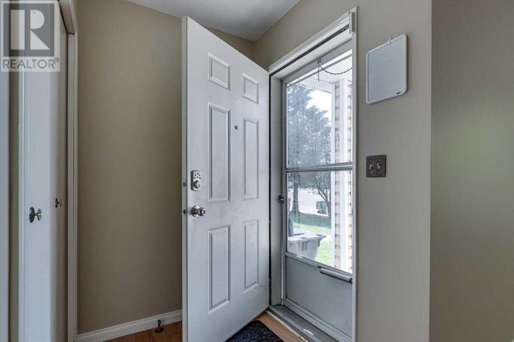 Single Family House for Sale in  Good Crescent Glendale Red Deer 