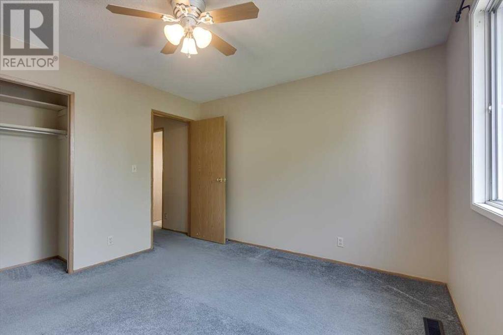 Single Family House for Sale in  Good Crescent Glendale Red Deer 