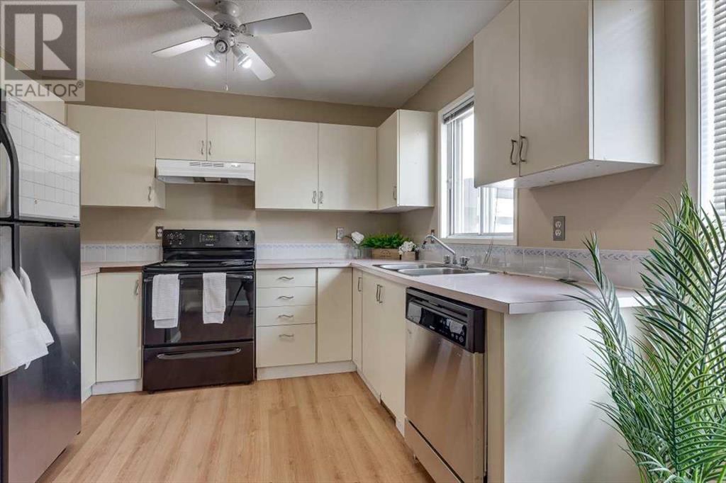 Single Family House for Sale in  Good Crescent Glendale Red Deer 