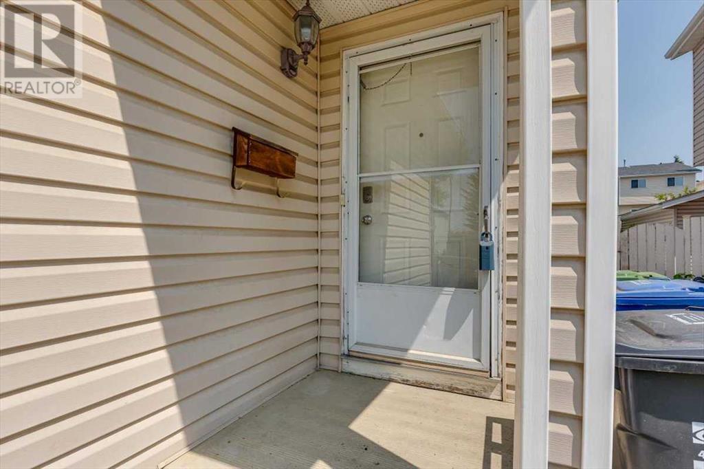 Single Family House for Sale in  Good Crescent Glendale Red Deer 