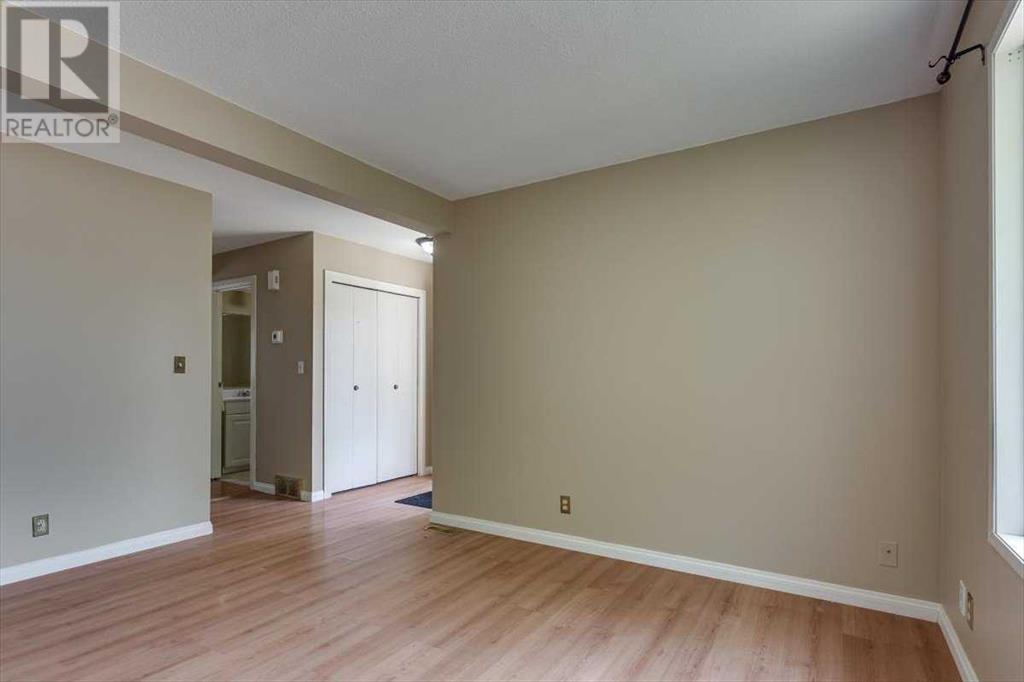 Single Family House for Sale in  Good Crescent Glendale Red Deer 