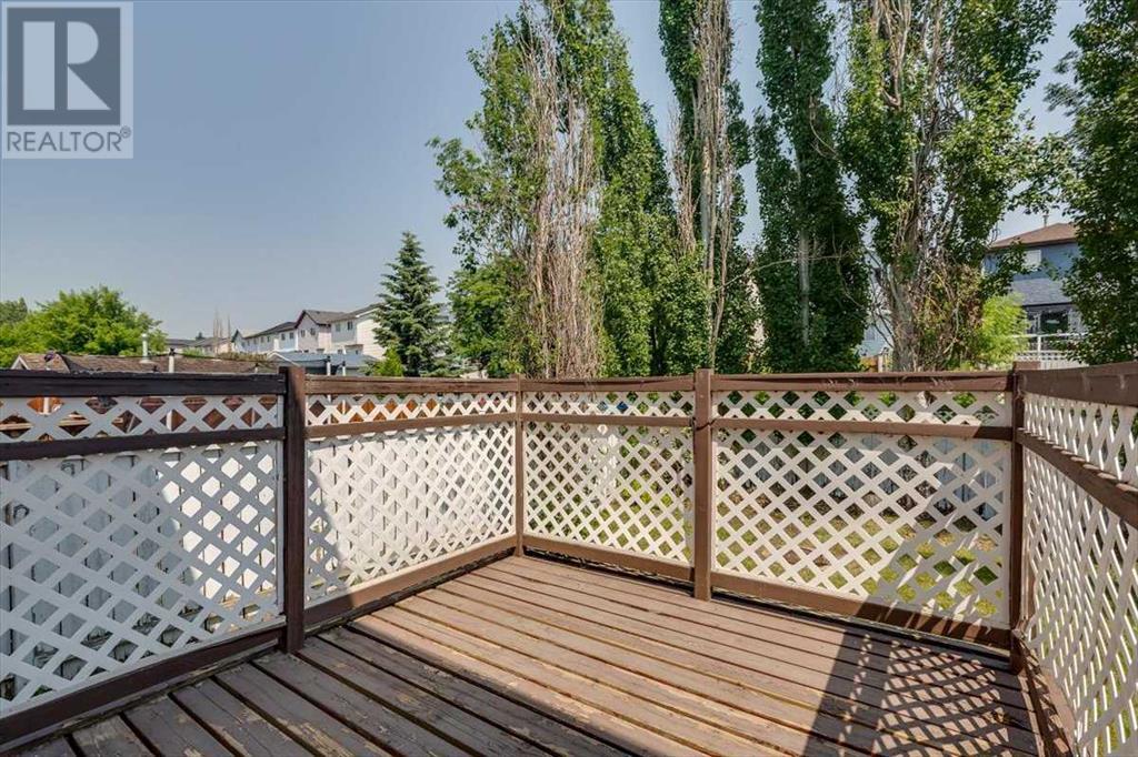 Single Family House for Sale in  Good Crescent Glendale Red Deer 