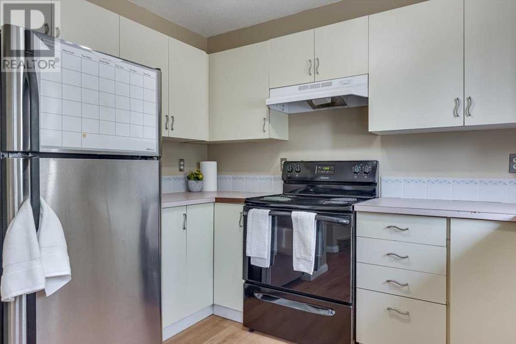 Single Family House for Sale in  Good Crescent Glendale Red Deer 