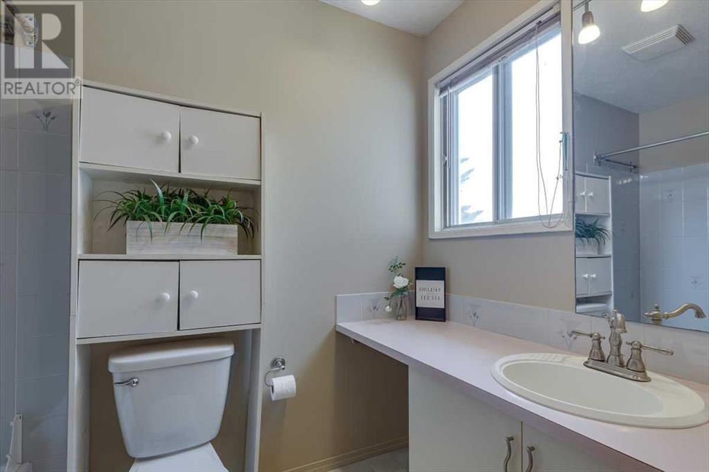 Single Family House for Sale in  Good Crescent Glendale Red Deer 