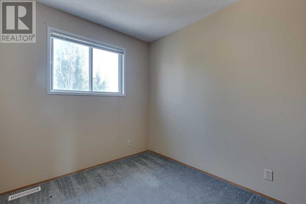 Single Family House for Sale in  Good Crescent Glendale Red Deer 