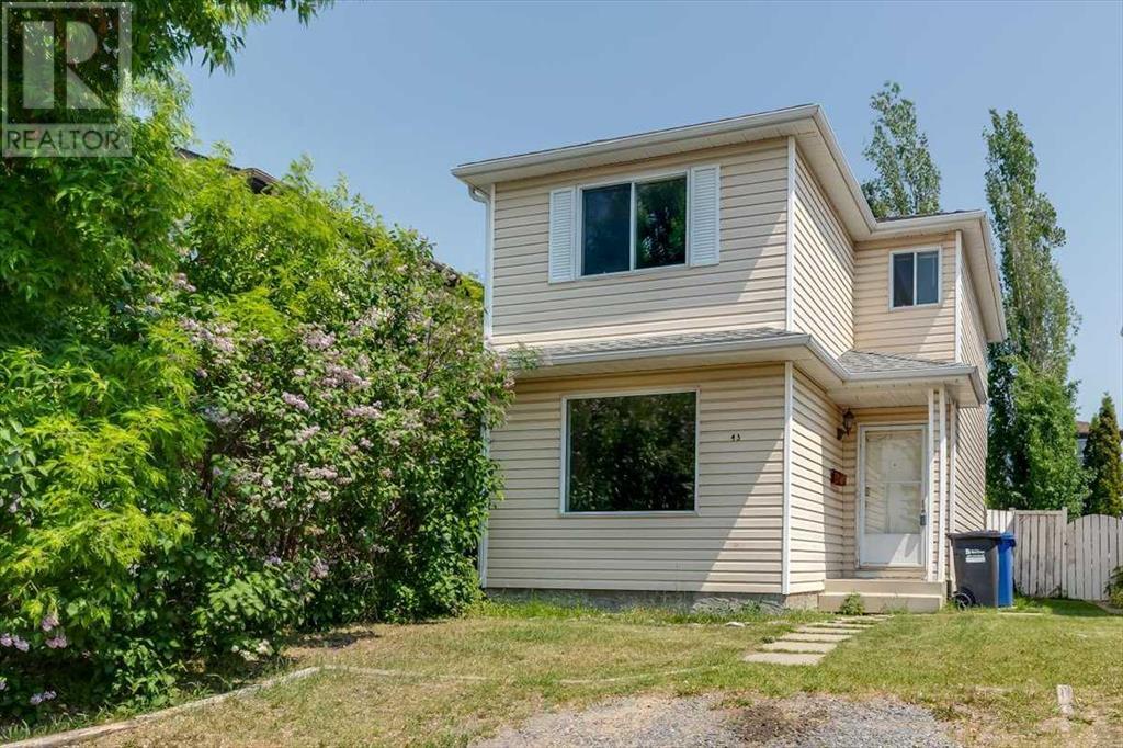 Single Family House for Sale in  Good Crescent Glendale Red Deer 