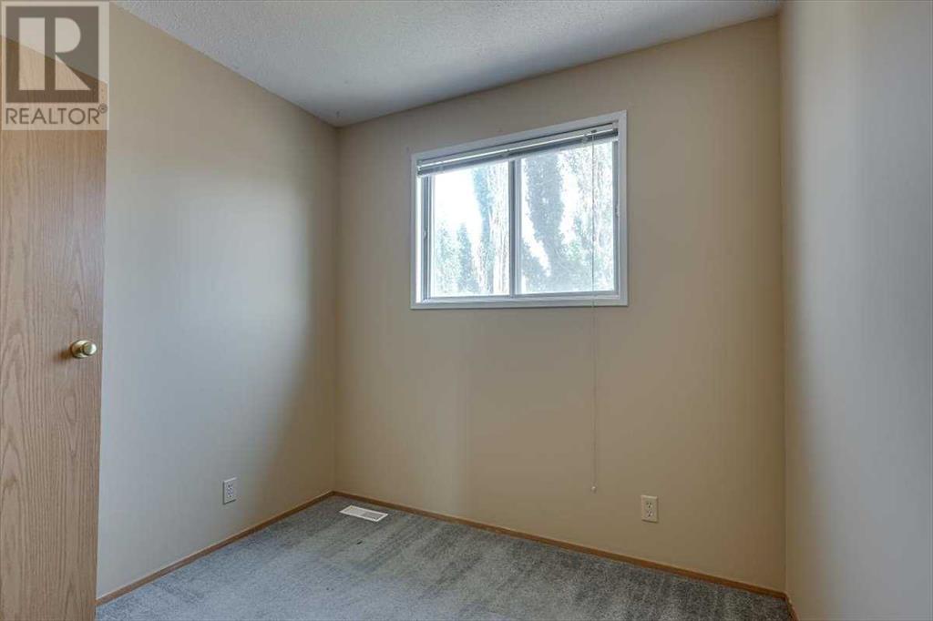 Single Family House for Sale in  Good Crescent Glendale Red Deer 