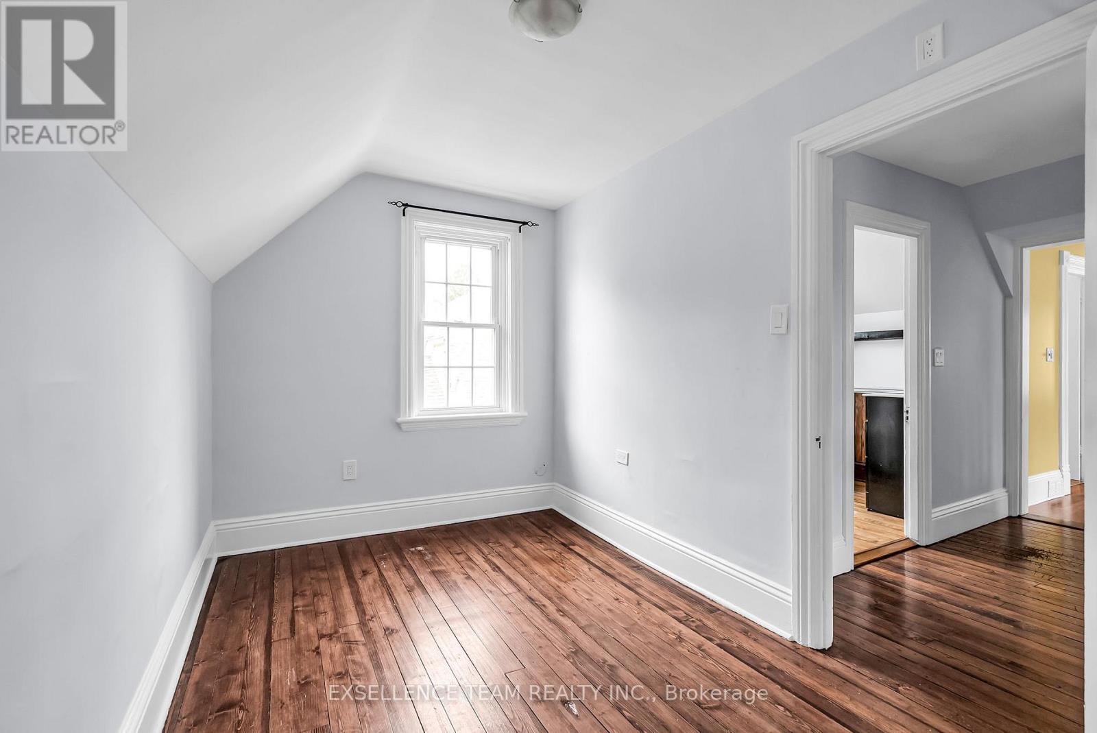 Photo 24 of 303 Fifth Street E, Cornwall ON