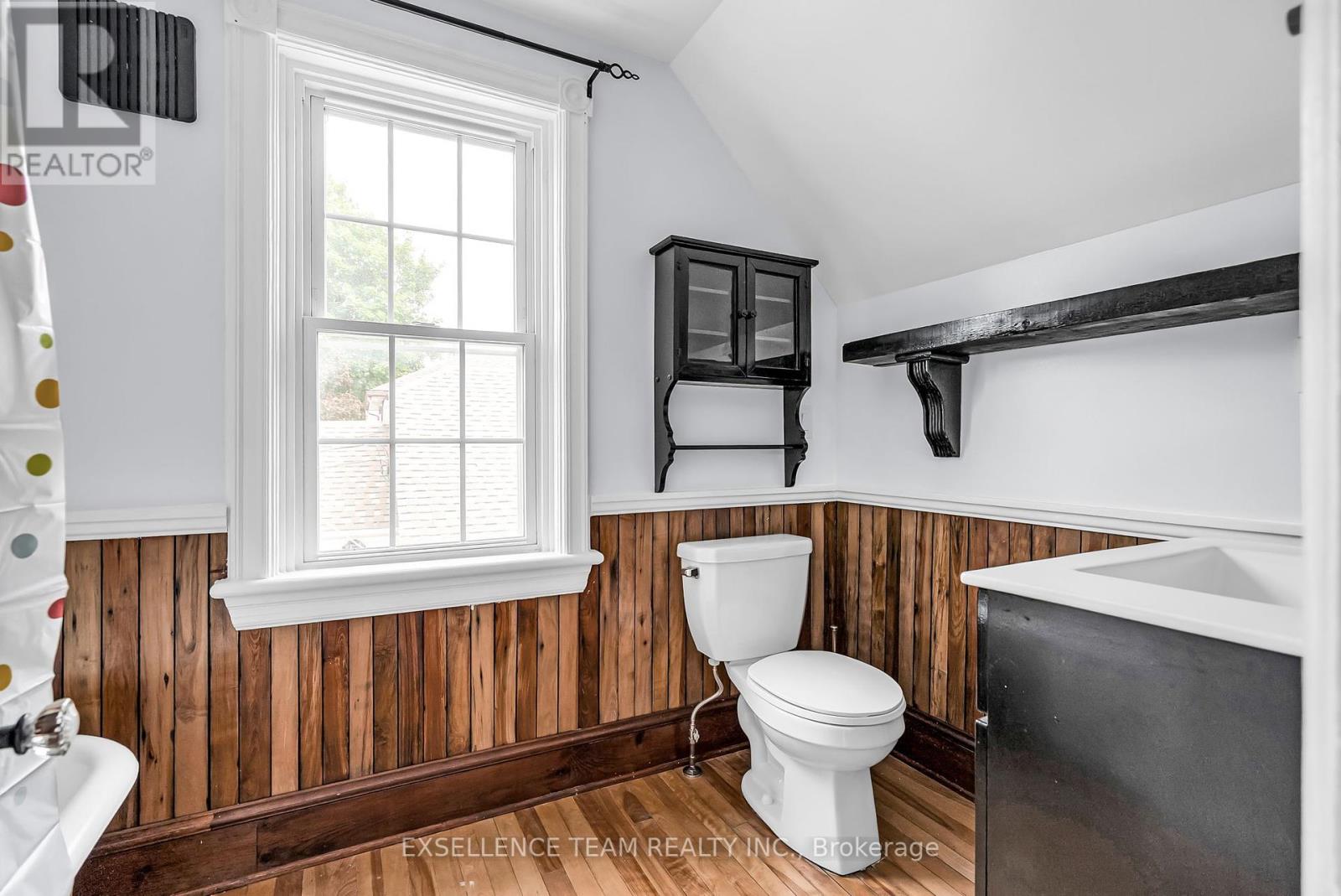 Photo 25 of 303 Fifth Street E, Cornwall ON