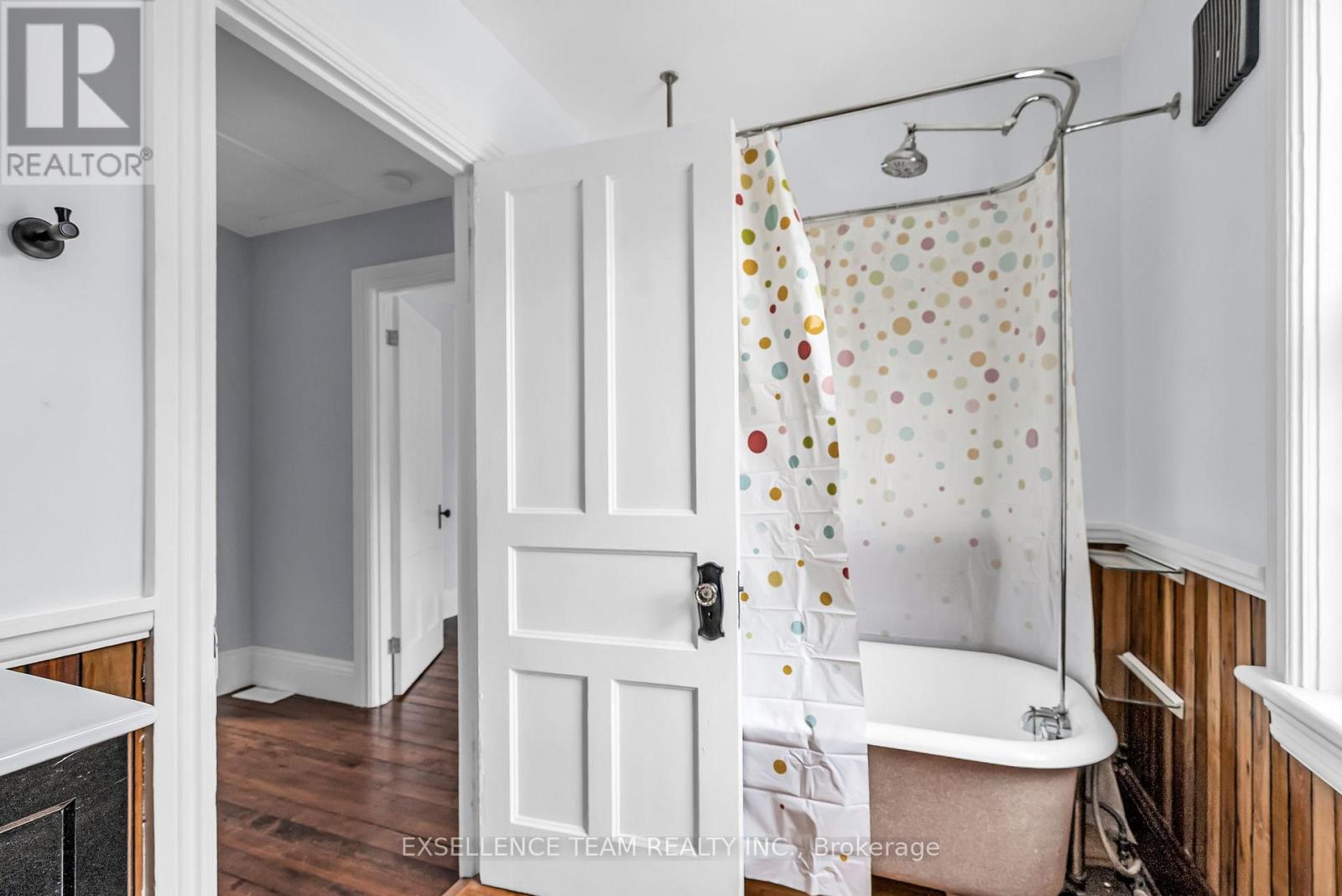 Photo 26 of 303 Fifth Street E, Cornwall ON