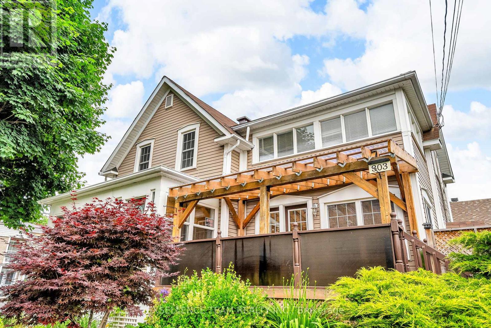 Photo 3 of 303 Fifth Street E, Cornwall ON