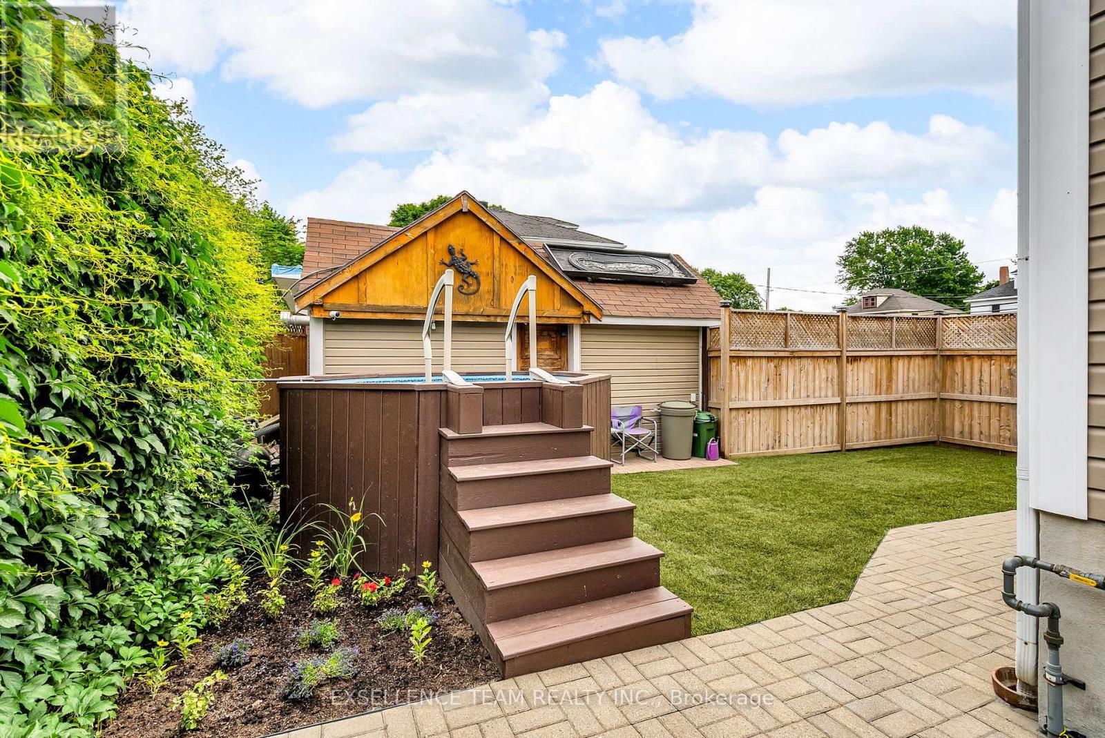 Photo 33 of 303 Fifth Street E, Cornwall ON