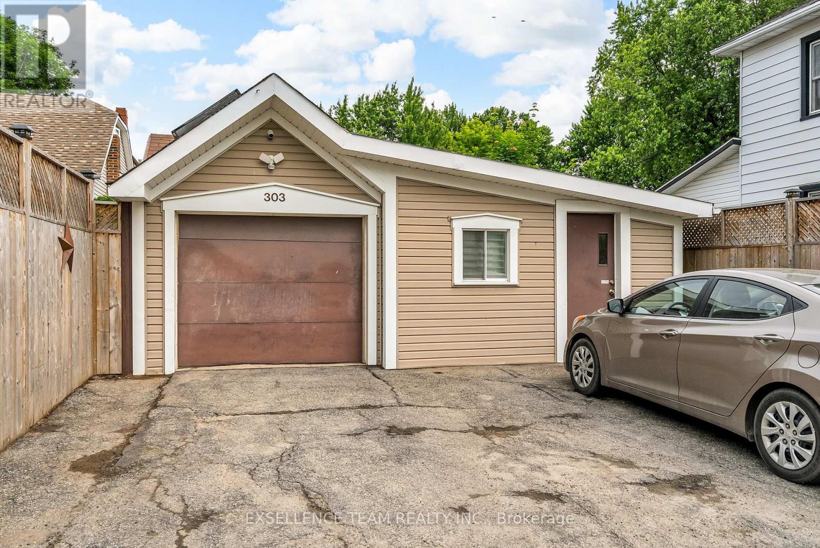 Photo 35 of 303 Fifth Street E, Cornwall ON