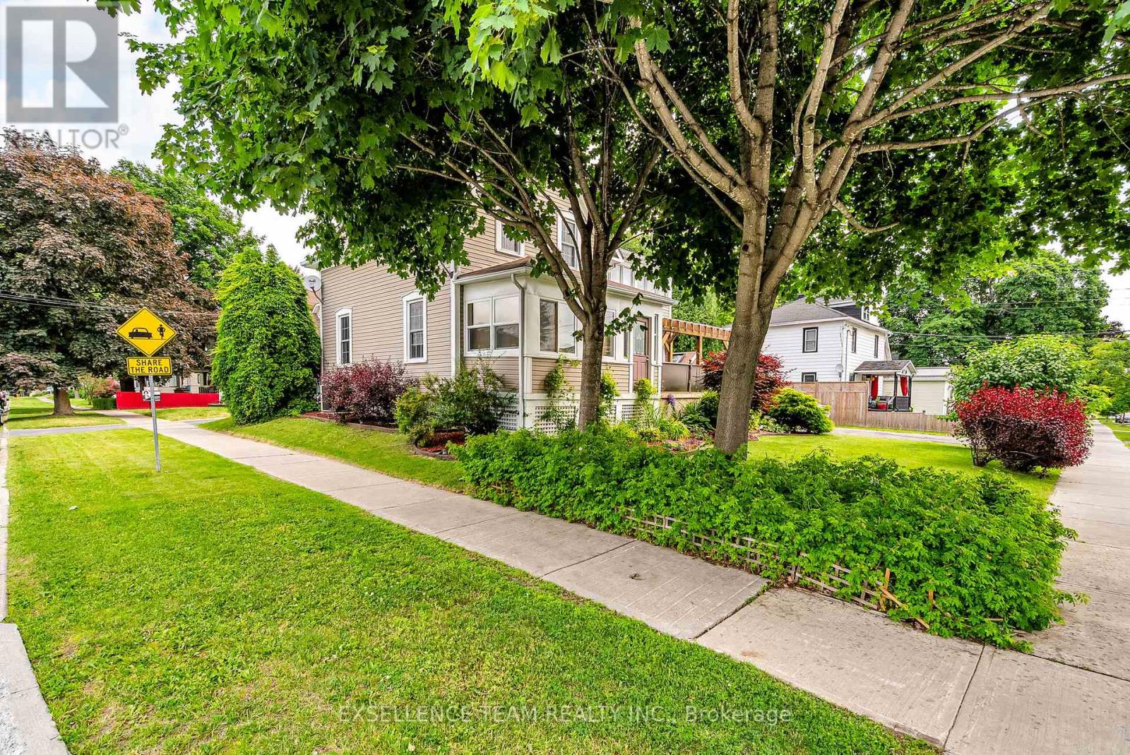 Photo 37 of 303 Fifth Street E, Cornwall ON
