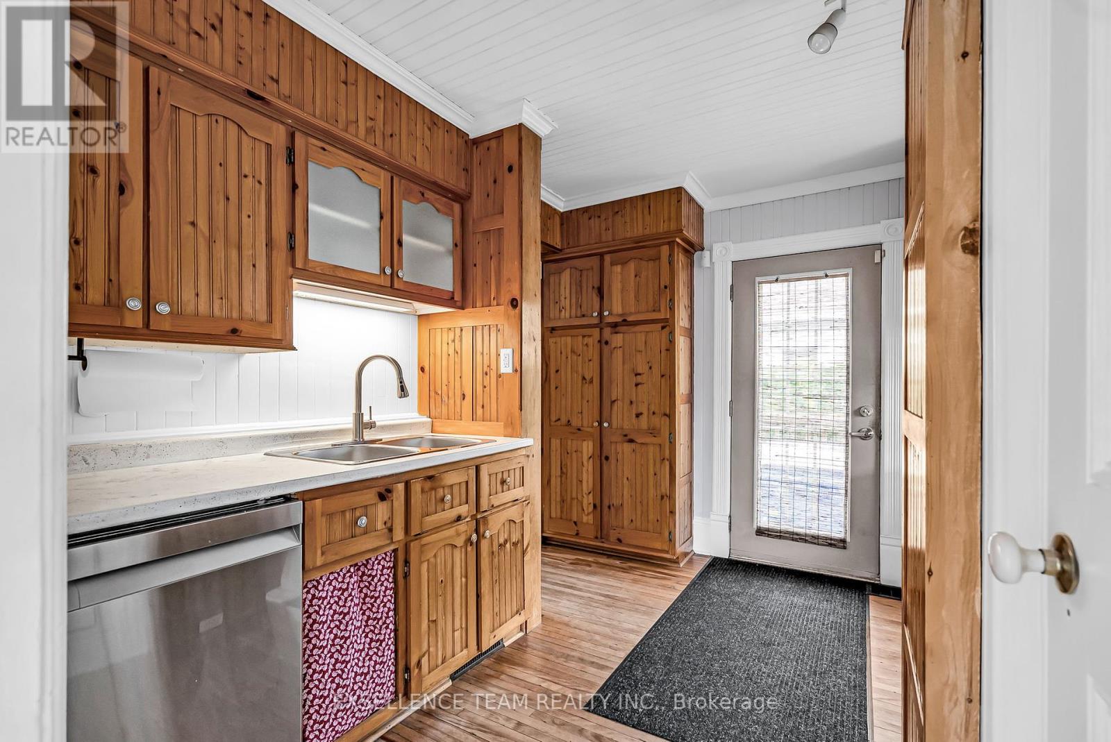 Photo 7 of 303 Fifth Street E, Cornwall ON