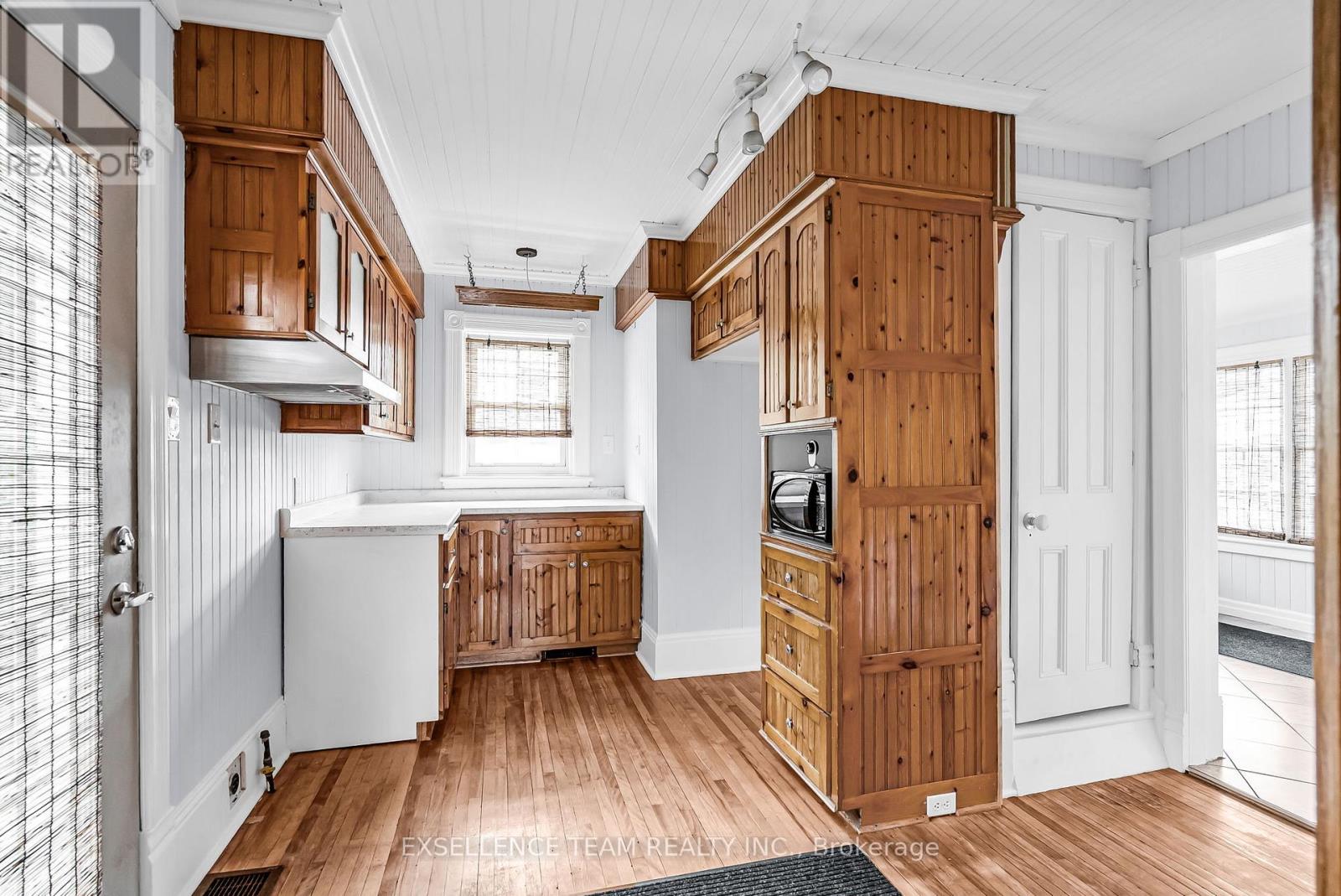 Photo 8 of 303 Fifth Street E, Cornwall ON