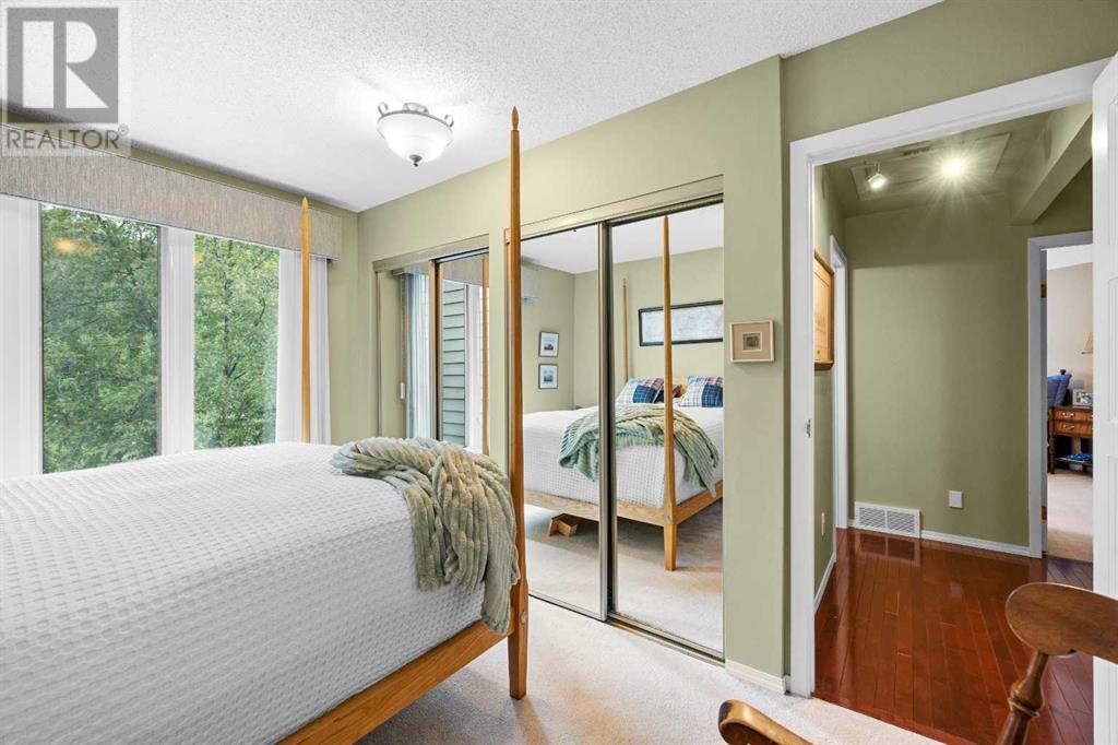 Single Family House 4 Level for Sale in  Point Mckay Road NW Point McKay Calgary 