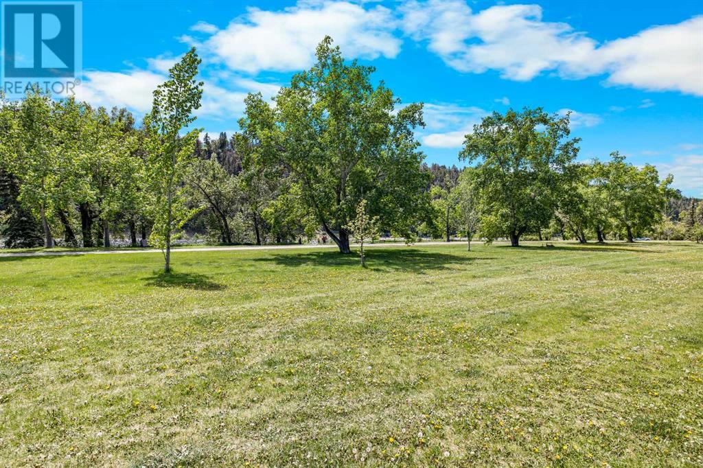 Single Family House 4 Level for Sale in  Point Mckay Road NW Point McKay Calgary 