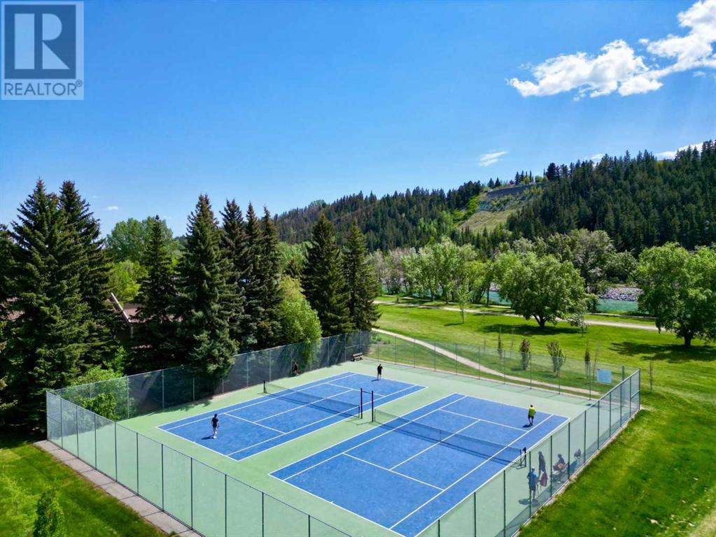 Single Family House 4 Level for Sale in  Point Mckay Road NW Point McKay Calgary 