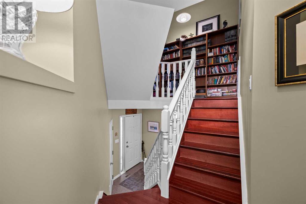 Single Family House 4 Level for Sale in  Point Mckay Road NW Point McKay Calgary 