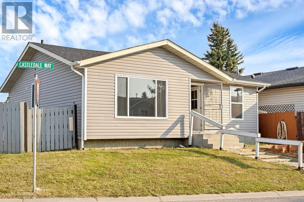 7 Castledale Way NE, Calgary, Alberta