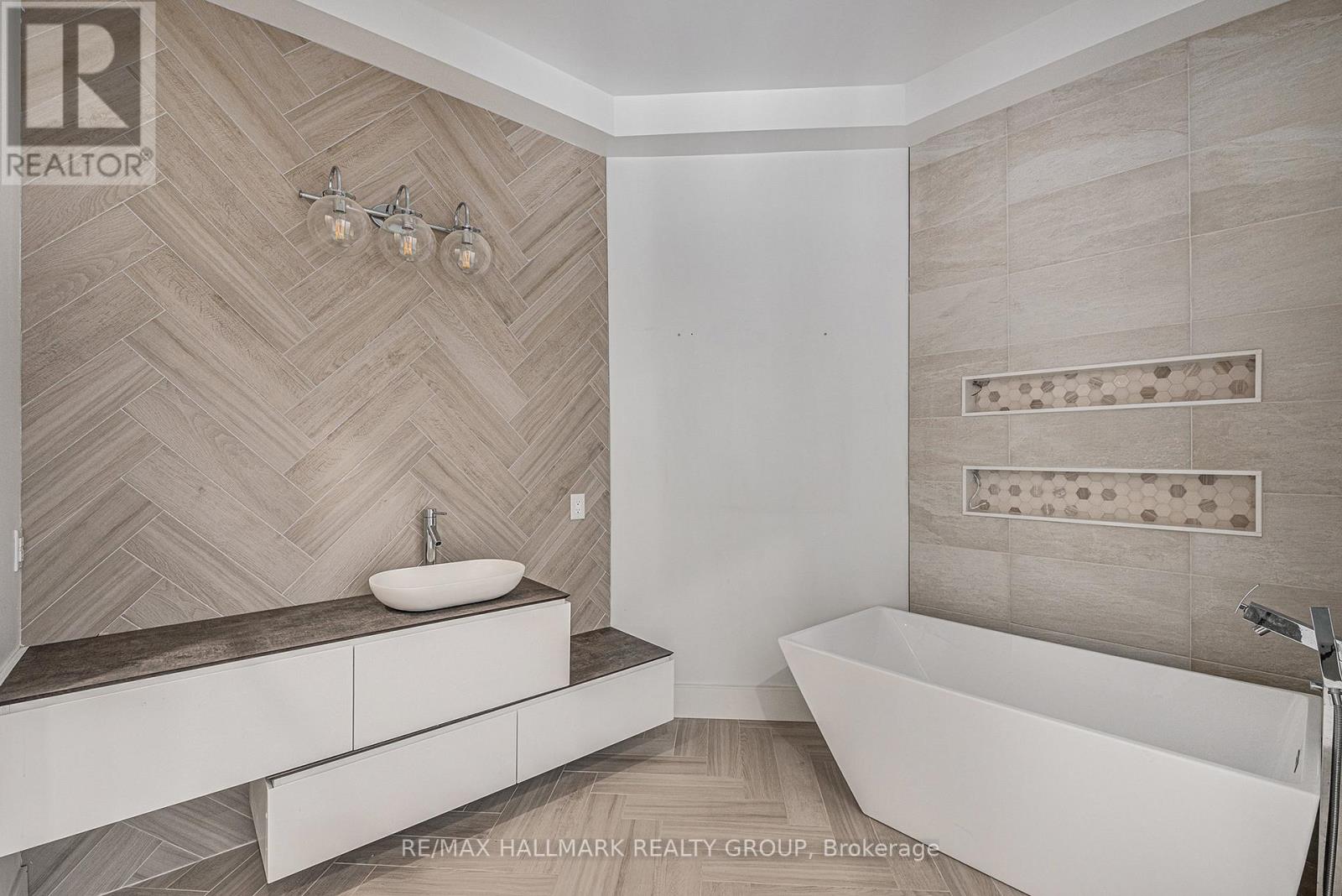 Photo 46 of 132 Robert Taite Drive, Ottawa ON
