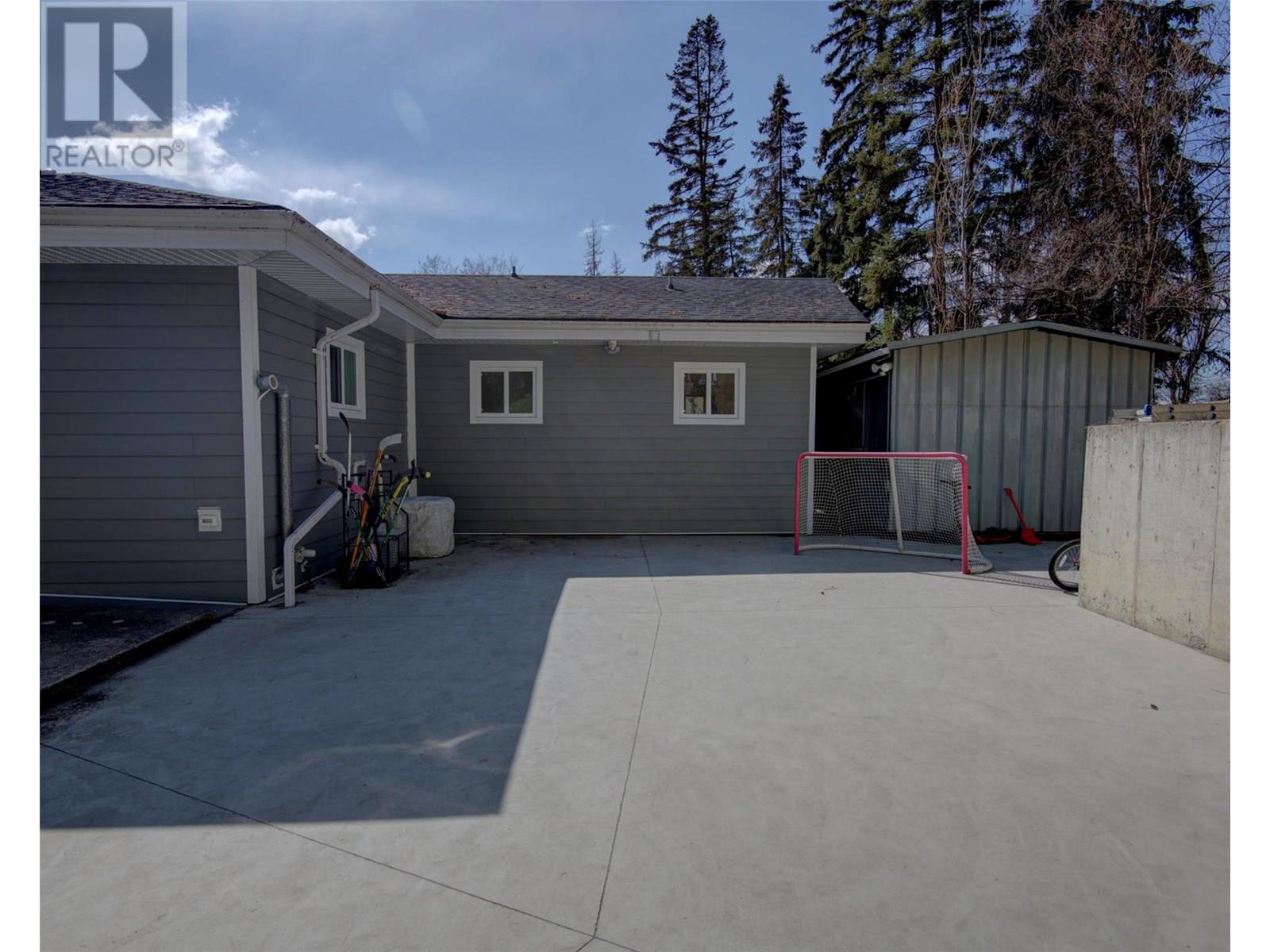 Photo 10 of 5719 6 Highway, Coldstream BC